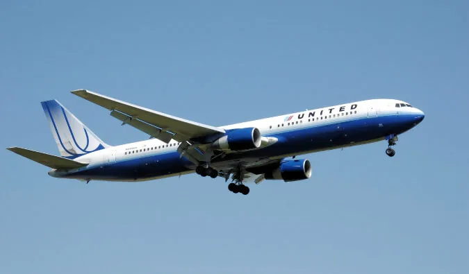 16 Reasons Why Flying United Airlines Sucks
